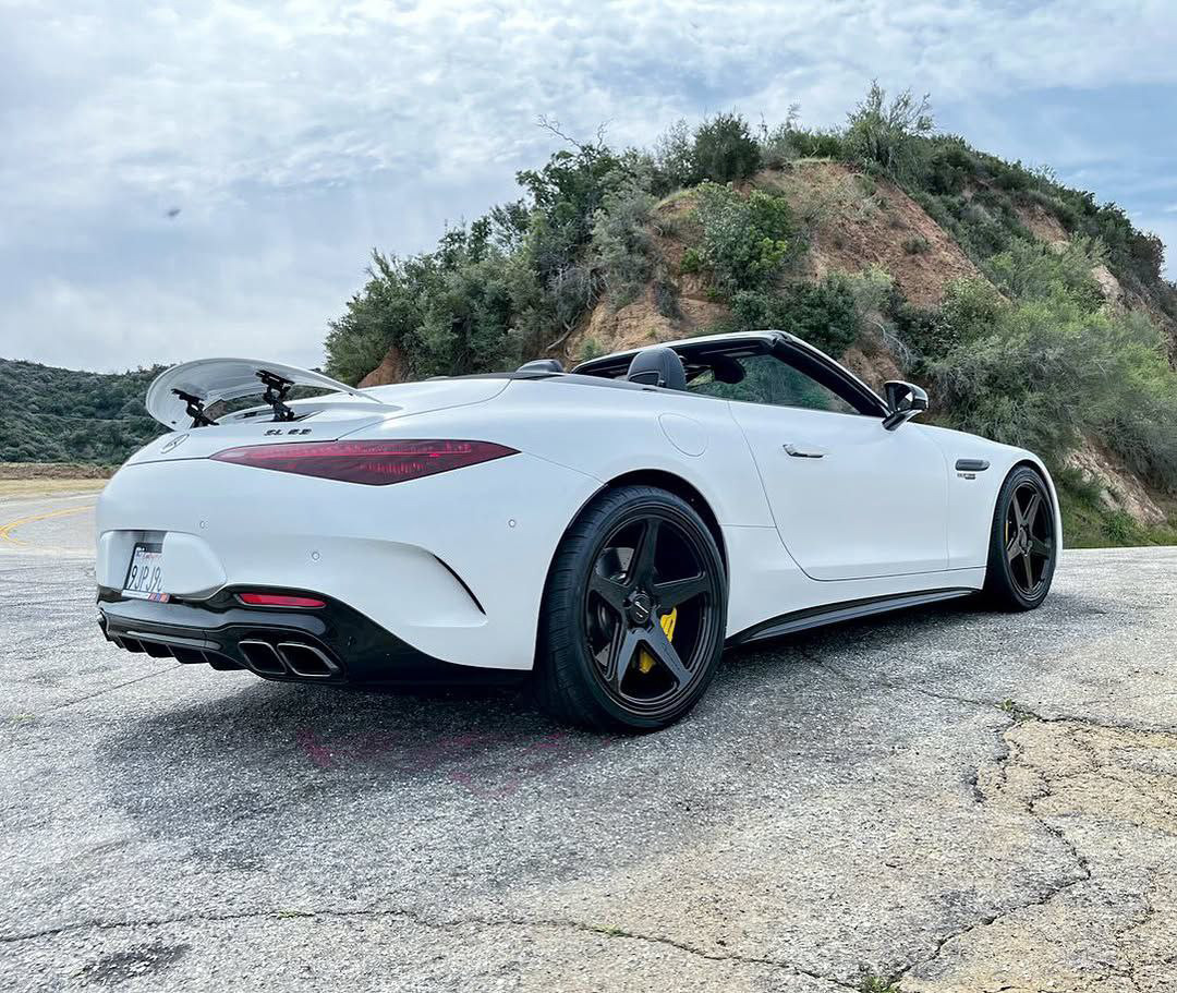 Giovanna Cinque Gloss Black R22 on Mercedes SL